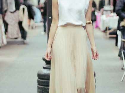 半身长裙搭上衣 穿对风格美翻一整季