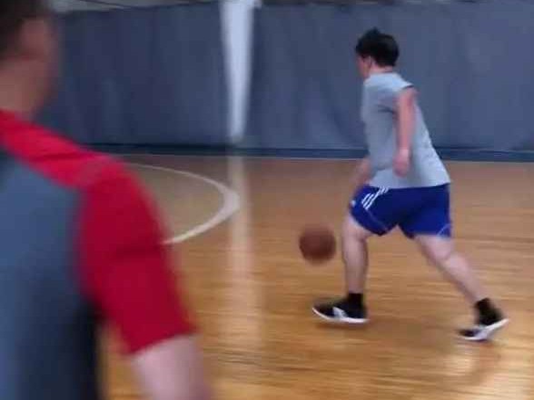 挑个好篮球这些门道你得懂