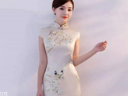 订婚礼服挑选全攻略：穿对衣让幸福时刻更出彩