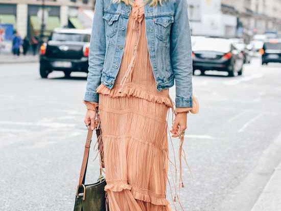 告别穿搭纠结 一件外套解锁裙子的万千风情