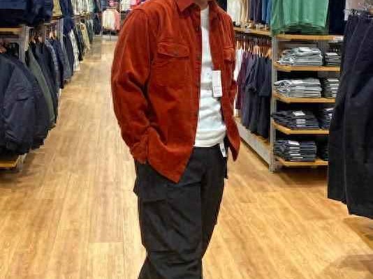 胖男生夏季穿搭指南：身材不是问题，街拍达人示范如何穿出自信型格