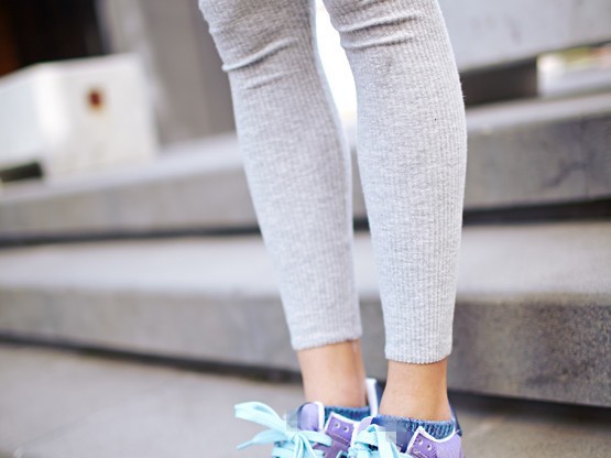 运动鞋配裤子穿出时髦松弛感这些搭配思路让你舒服又好看