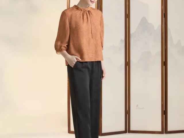 飘逸中式男装：从T台到日常，如何穿出东方风骨而不显突兀？