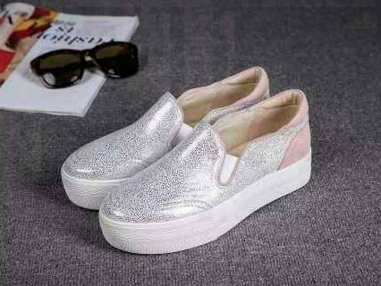 2026年街头鞋柜大换血 这五双鞋让你从头到脚都时髦