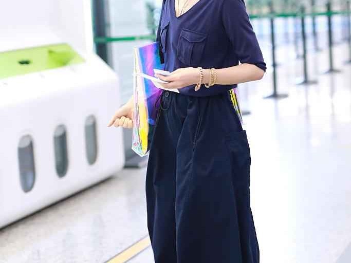 甩裤搭配上衣全攻略让你时尚又自在