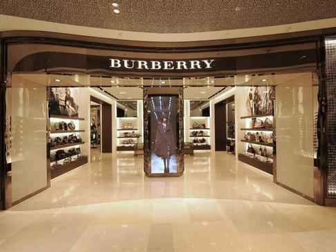 Burberry可不只是格子衫 百年英伦牌子的风雨探险路