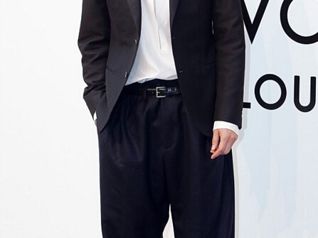 黑色衬衣外套搭配全攻略 穿出你的风格与气场