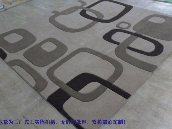 深紫色穿搭指南 高级配色方案全解析