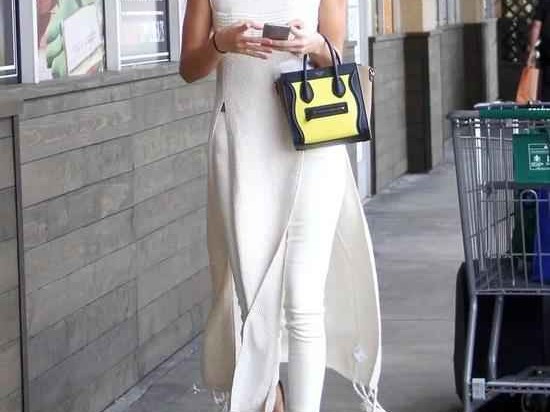 白色外搭轻松搞定内搭烦恼这样穿就对了