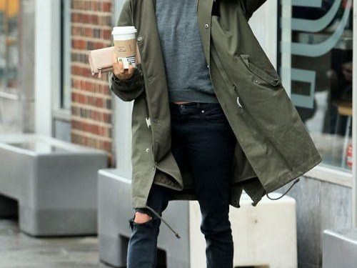 绿色外套配裤子全攻略 穿对颜色款式时髦翻倍