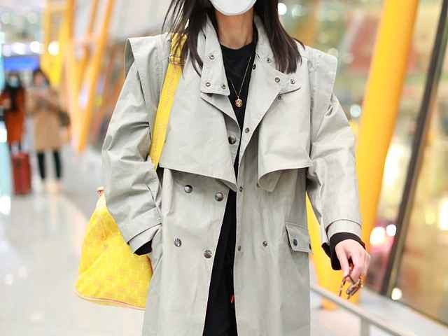 春日衣橱的“定海神针”：一件单蒙中式风衣如何化解你的所有穿搭焦虑