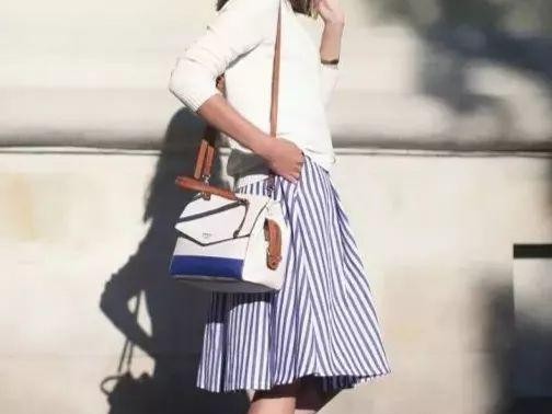 背带裙搭鞋子秘籍让你美出新高度