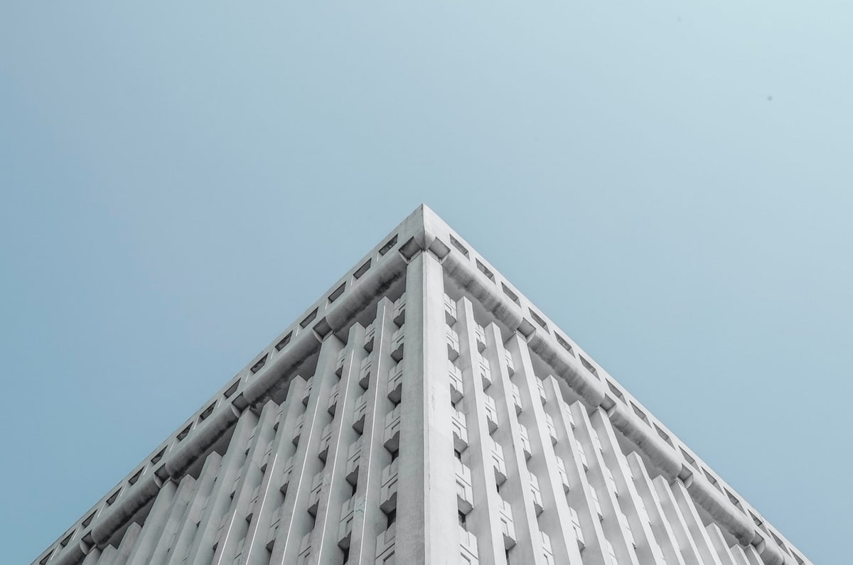 胸黄色穿衣搭配 别再说“胸大穿什么都俗气”，大胸穿出时髦感的超详细指南来了